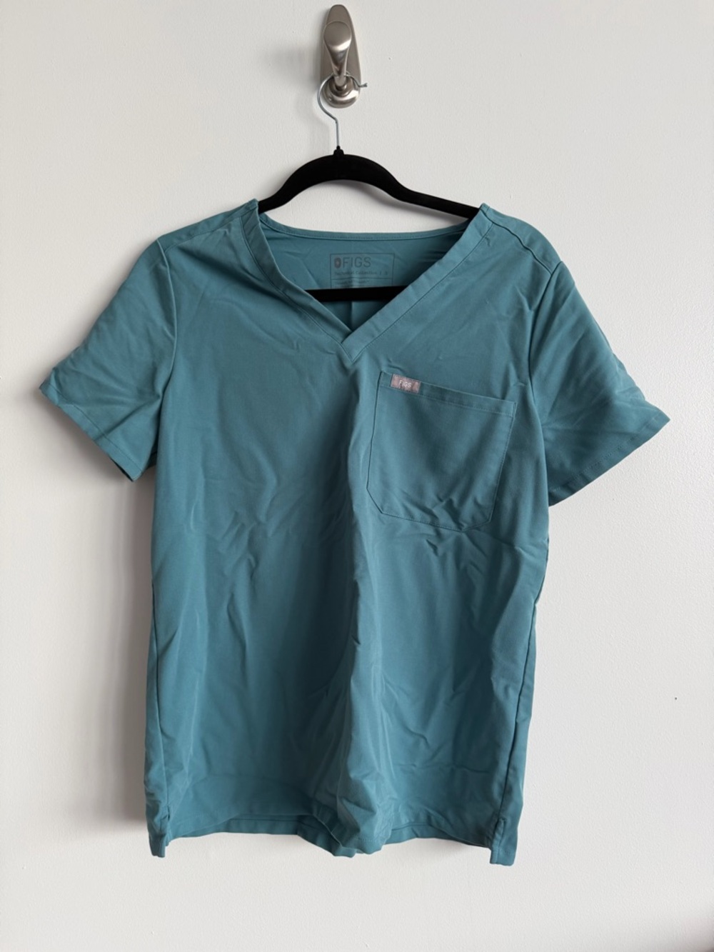 FIGS V-Neck Scrub Top Catarina in Hydrogreen
